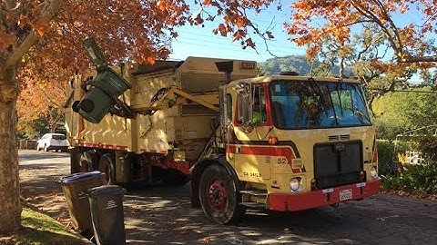 Marin Sanitary Service Autocar ACX Heil Python