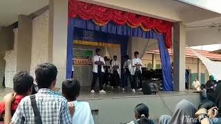 superb dance with allu arjun malayalam dialogues and songs