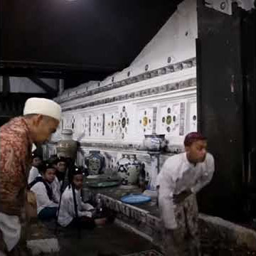 detik dibukanya pintu makam sunan gunung jati cirebon #ziarah wali songo rajawali2019