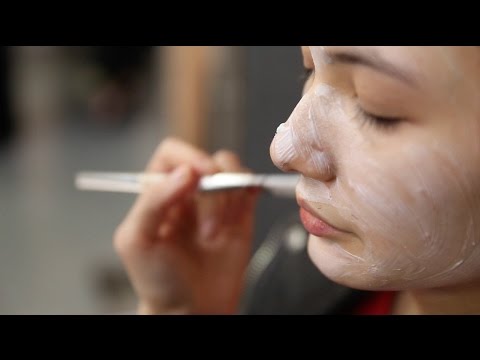 Video: NYFW Beauty: Dapatkan Tampilan Dari Alice Dan Olivia