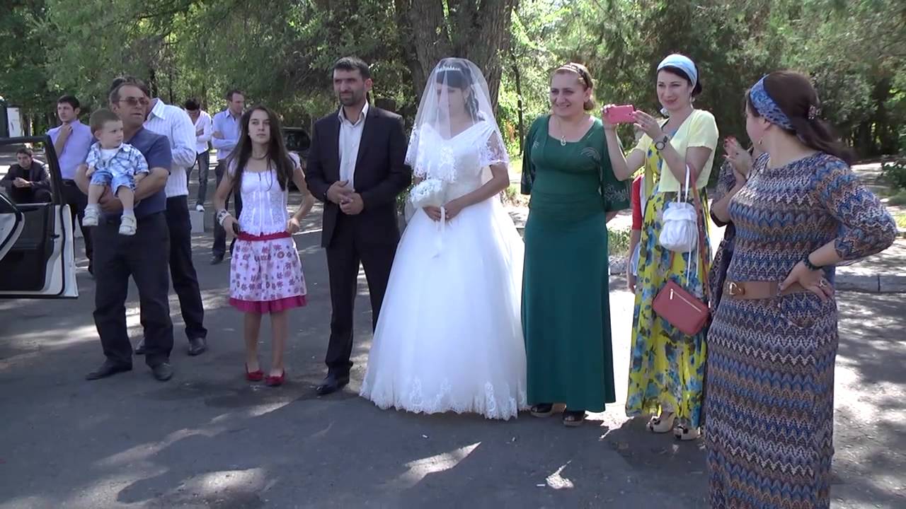 Чеченка сосет в машине