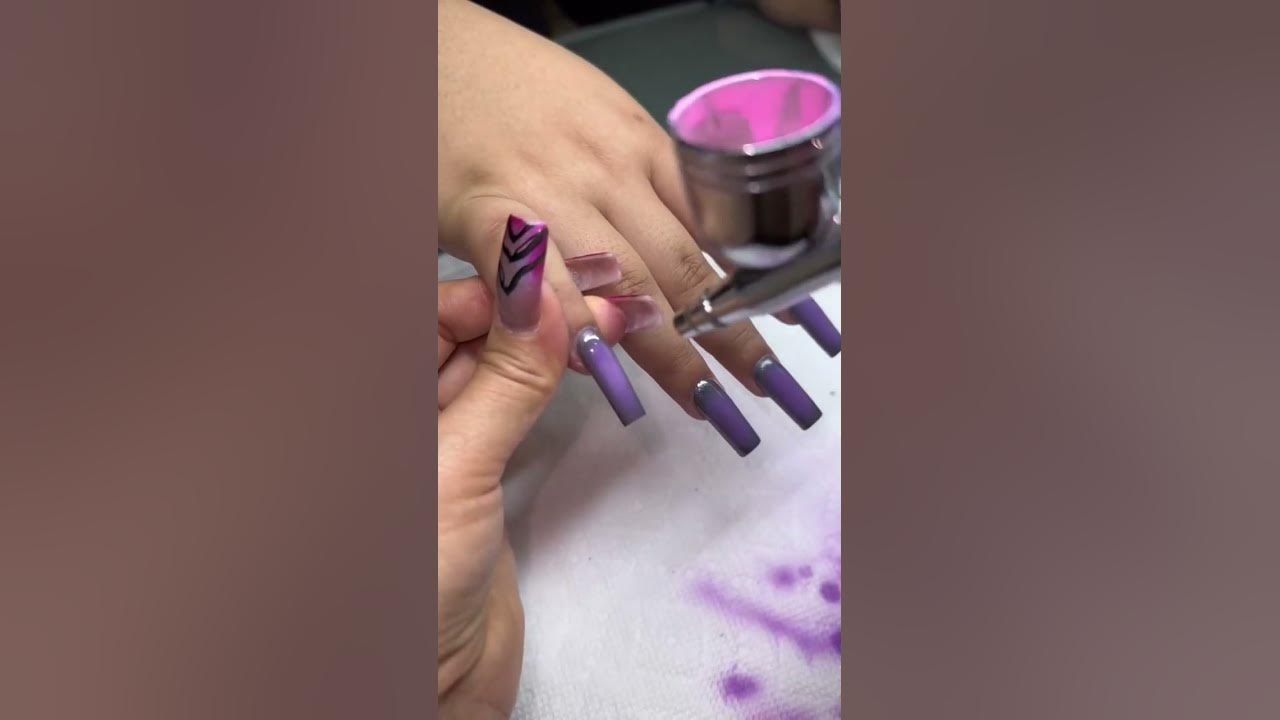 Aura nails whit airbrush 🩷♥️🤍 #nailsartvideos #airbrushnails #airbru, chrome liquido nails