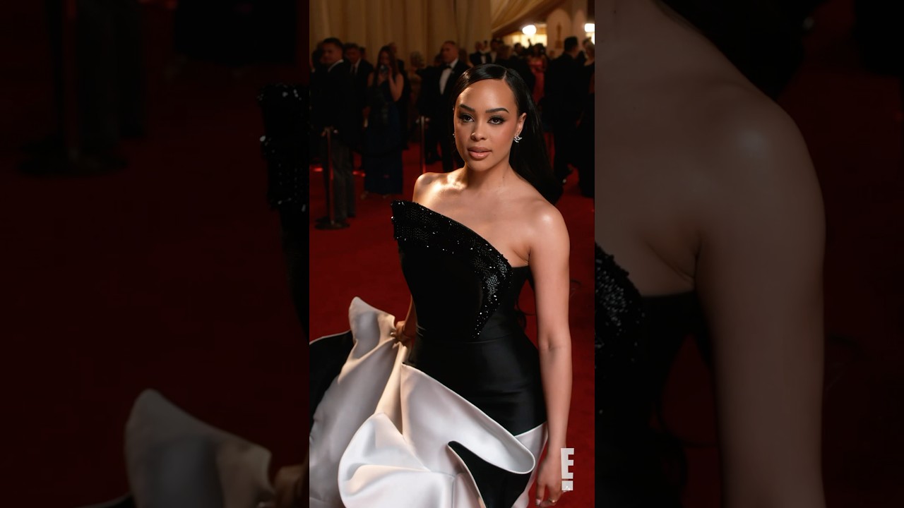 Обожаю, как она репетировала свой выпуск дома! 😝 #KristyScott #KristySarah #oscars #livefrome #bt...