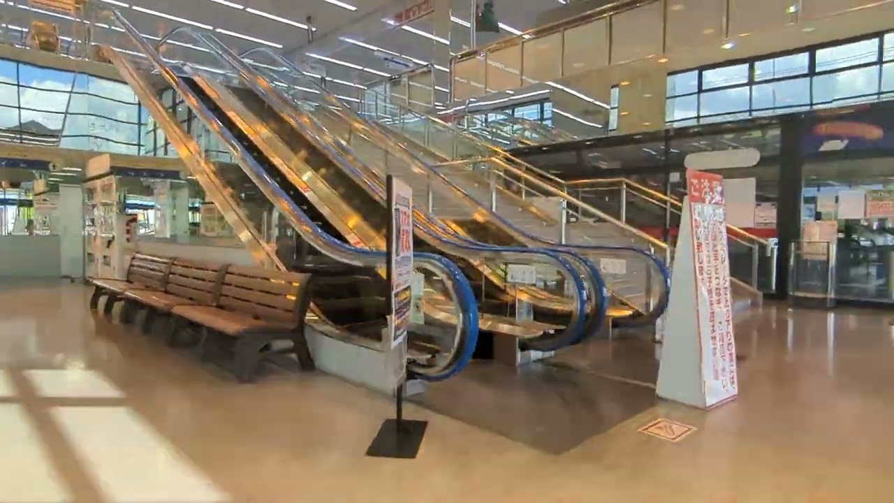 ヤマダデンキ テックランド山梨中央店　エスカレーター