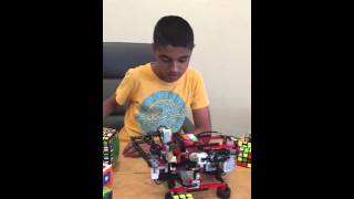 Lego mindstorm solves Rubik's cube