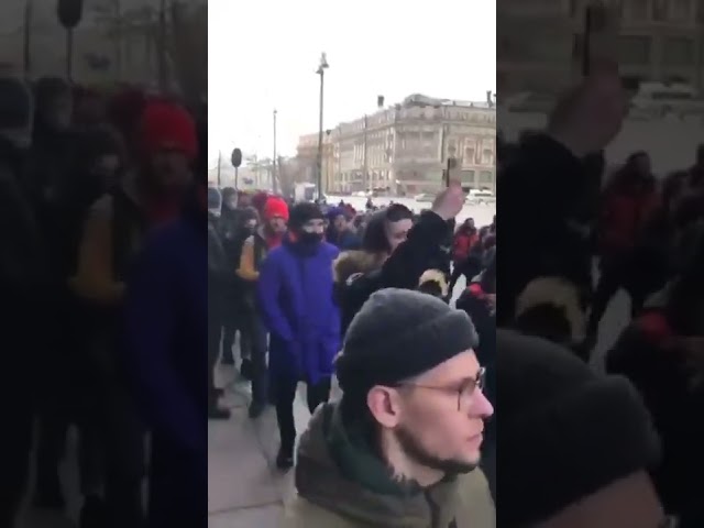 Сміливі москвичі вийшли на мітинг "Ні війні!" вул. Тверська