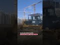 Женщина заявила, что экскаватор начал снос, пока дети были дома