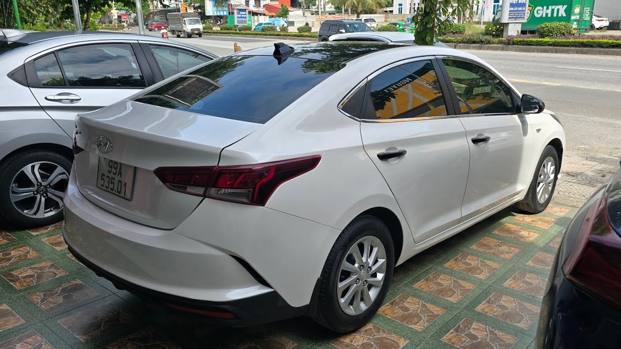 Accent 2022. Số sàn. Bản thiếu. Màu trắng. Đã lên nhiều đồ chơi. Giá 33x. 