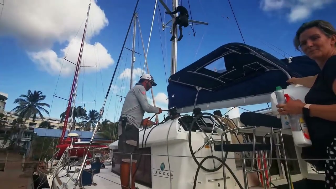 départ pour prendre possession de notre nouveau catamaran avec le début des travaux
