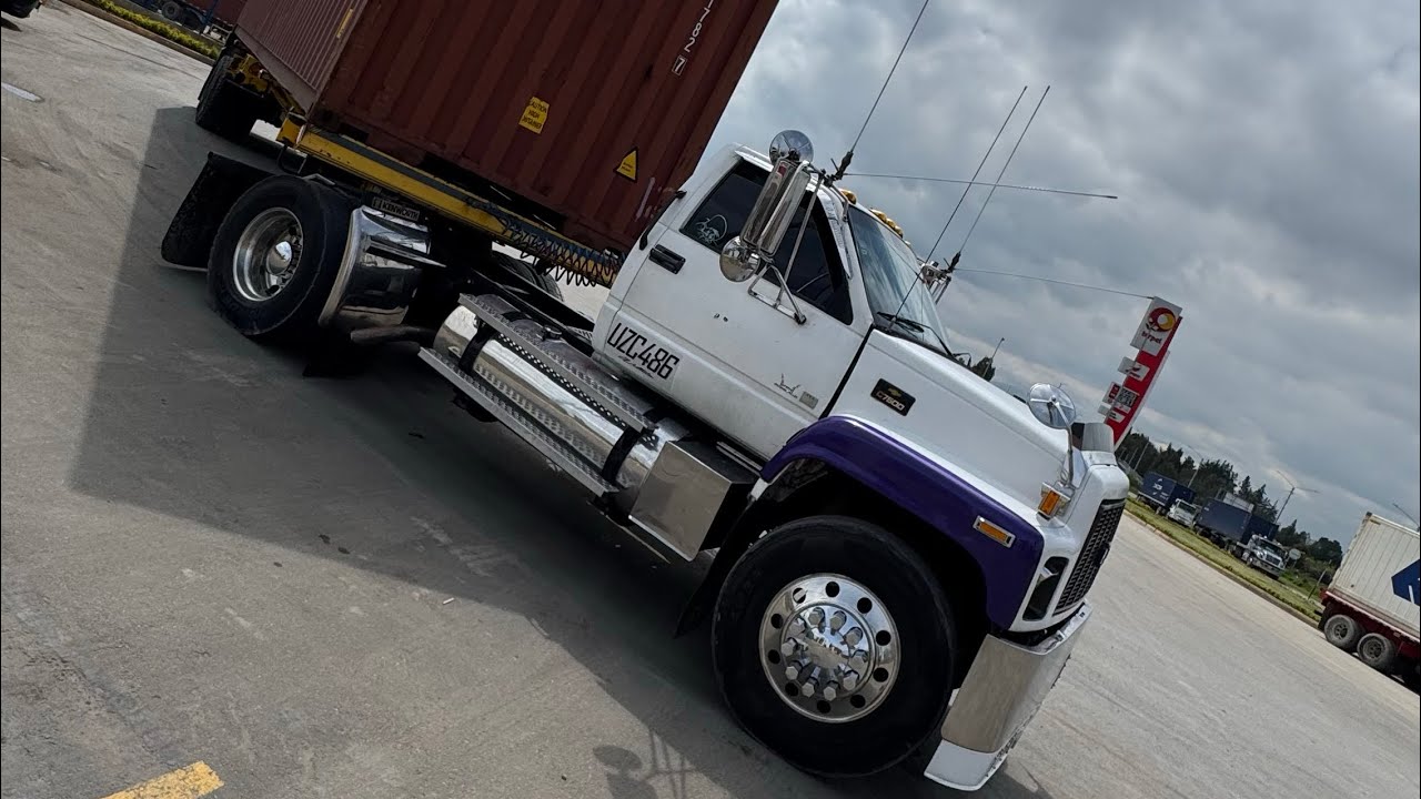 De trasnocho rumbo a Medellín / Vía Bogotá - Medellín en pésimo estado 🚫🚛