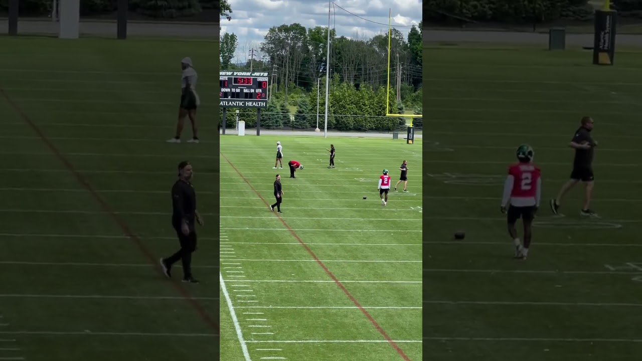 Aaron Rodgers warming up for New York 