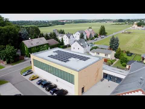 Sporthalle mit klimafreundlichem