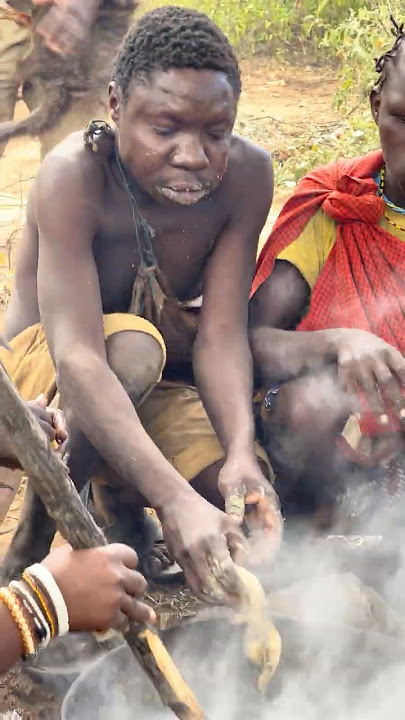 Chaaba Can’t Stay Away from Food! Always Eating in the Wild! 😂🔥 | Hadzabe Tribe Moments