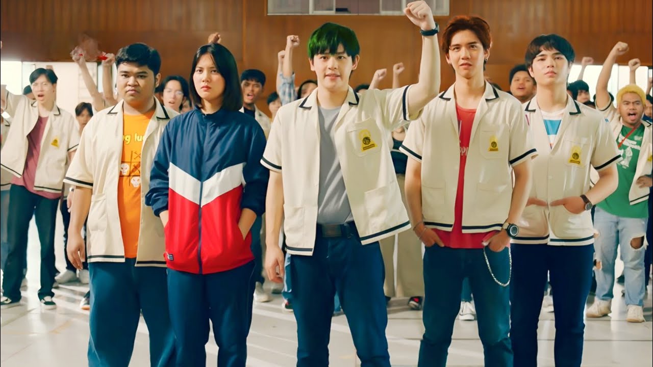 طالب من الريف بينتقل لمدرسه جديده كل طلابها متنمرين والقوي هو الزعيم فبيستخبي فبنت قويه علشان تحميه