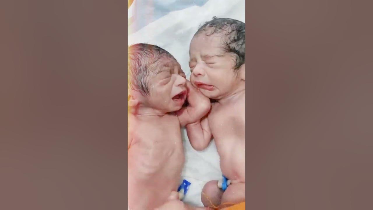 preterm-twins-how-one-baby-sleeps-and-other-tries-to-awake-him-with