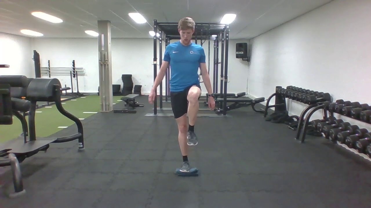 Single leg balance calf raise - YouTube