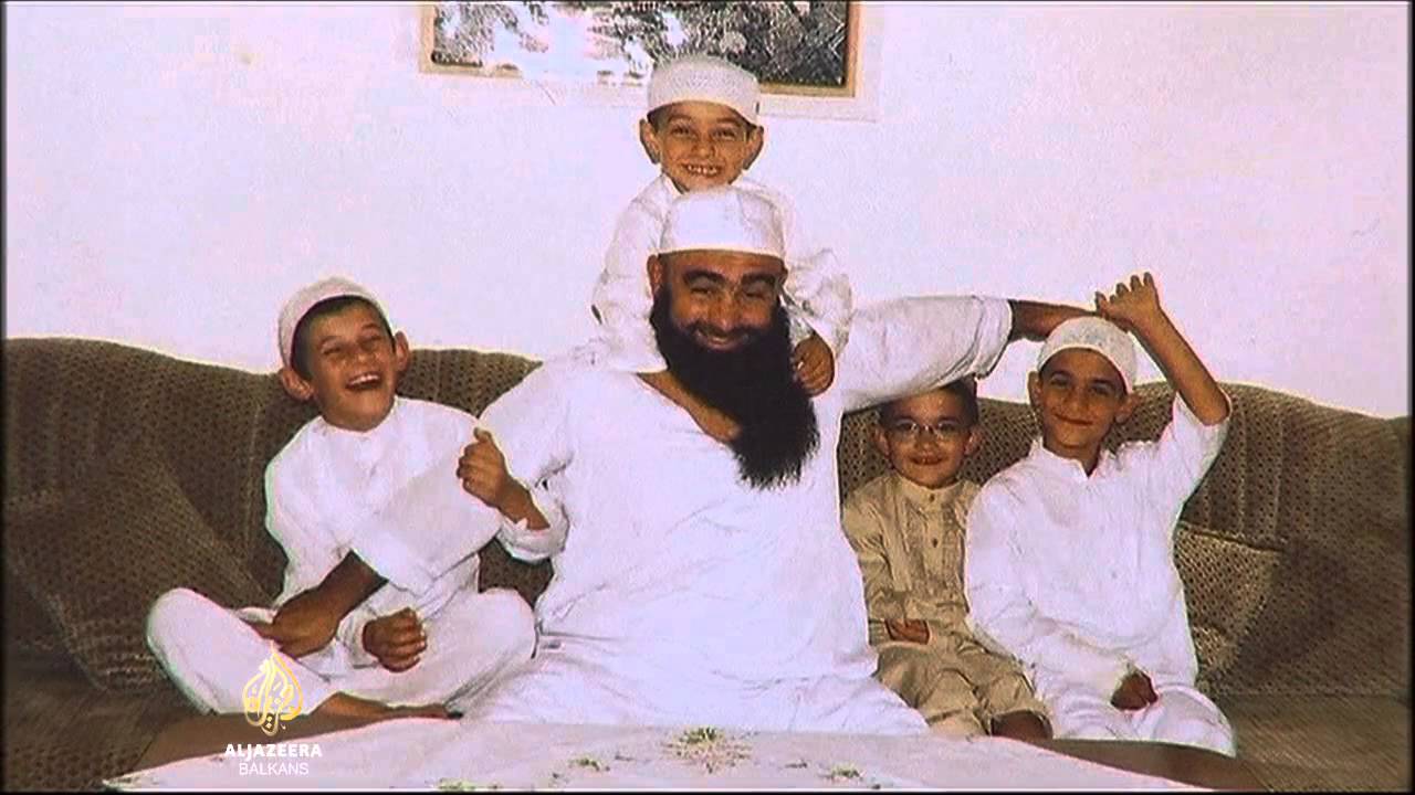 أبو حمزة رهن الاحتجاز دون توجيه تهمة إليه لمدة ثماني سنوات