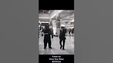 راس الكاميرا وراسه التلفاز رقص رجل الكاميرا ذهب عند المصور 