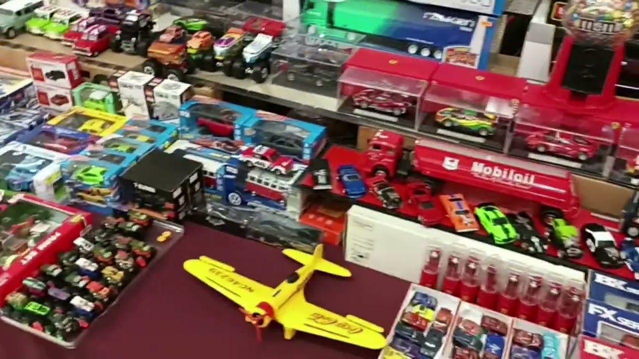 Part II.....diecast peg hunting at AmCorp mall Sunday Market