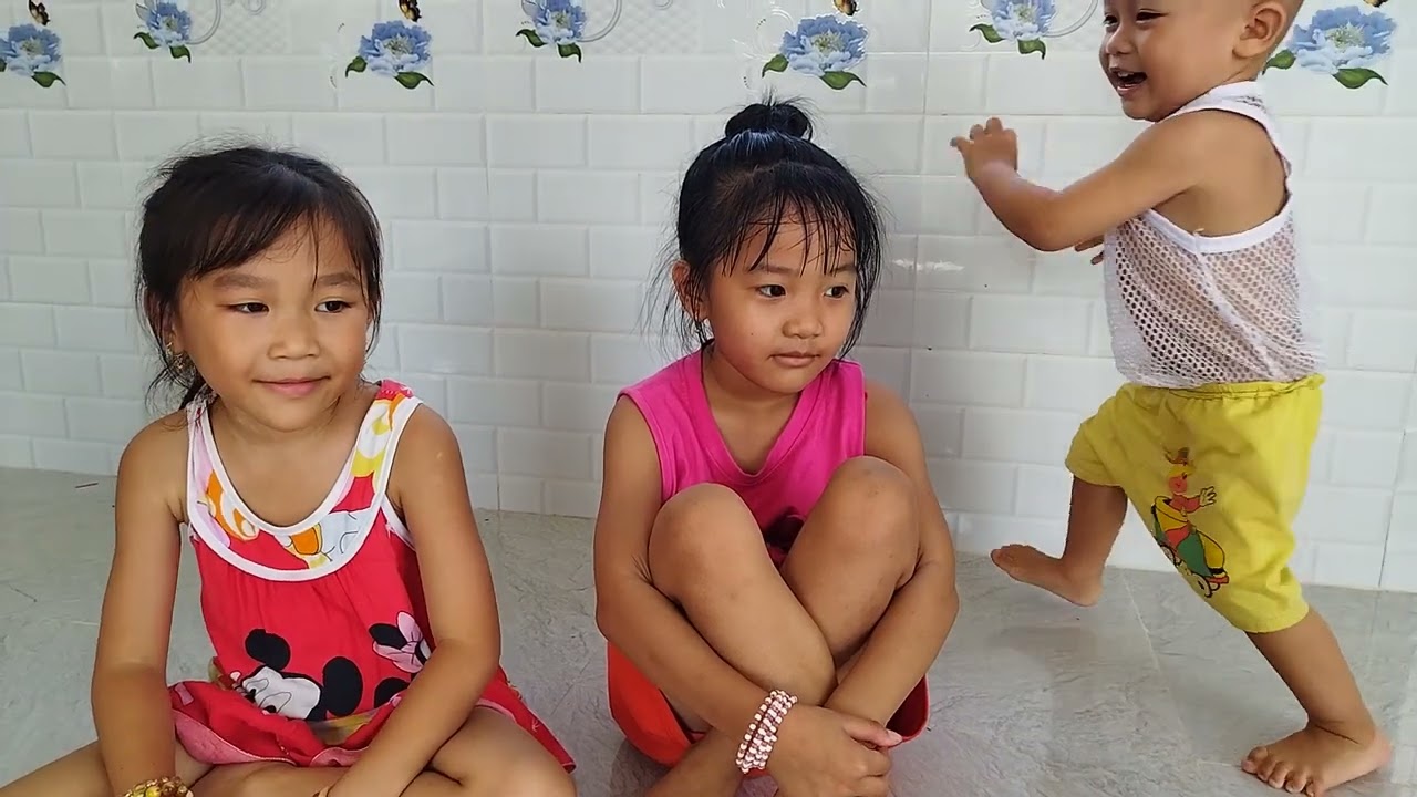 trò chơi đố vui của bé Na và bé Muôi