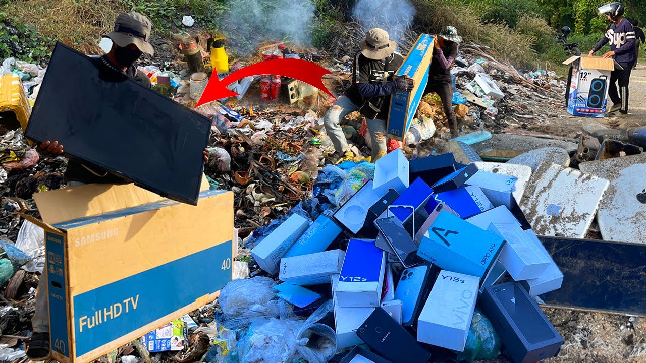 WOW! Happy Day Poor Boy Found a lot Smart phone $100-$300 of VIVO & OPPO at Scrap Place