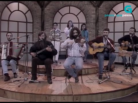 Actuación do grupo A Quenlla na Televisión de Galicia en 1991