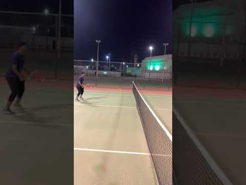 على الشبكة تنس