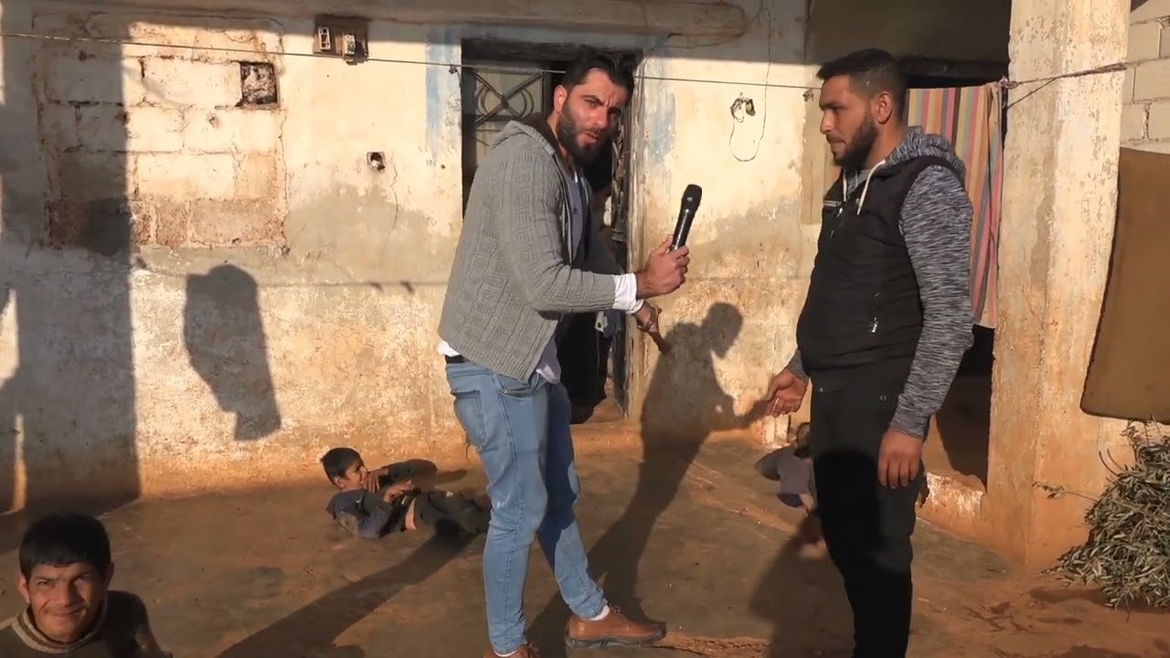 أطفال بعمر45 سنة تأكل من خشاش الأرض