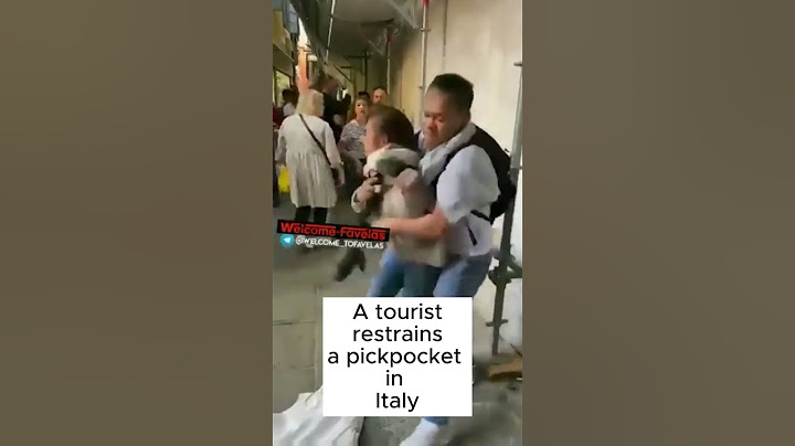 A tourist restrains a pickpocket in Italy