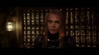 Valerian ve Bin Gezegen İmparatorluğu - Laureline Zorla Elbise Deniyor (HD)