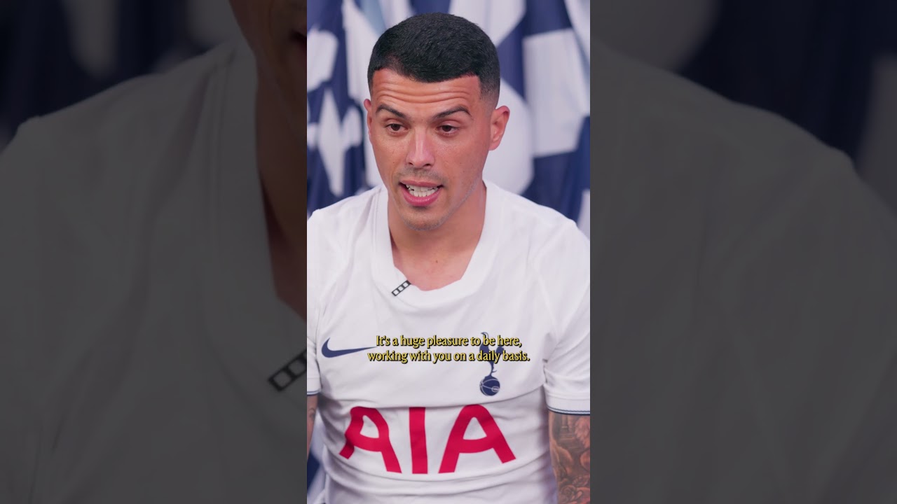 Pedro Porro reacts to your messages after his World Cup success 🥺