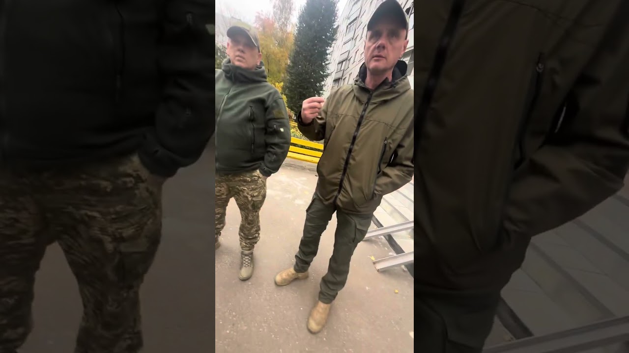 Харьков ТЦК ловят по дворам, и трус болбес полицейский