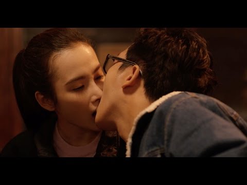 Video Hé lộ cảnh hôn của Trường Giang và Angela Phương Trinh - youtube