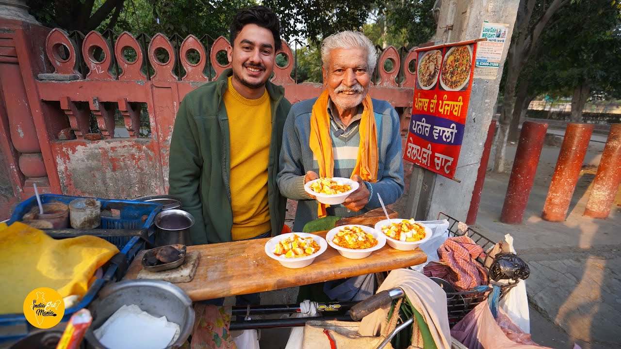 86 Year Old Uncle Selling Paneer Wali Bhelpuri of Amritsar Rs. 50/- Only l Amritsar Street Food | INDIA EAT MANIA