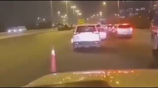 سوري يعبث بحياة المواطنين في الكويت شاهد  ماذا فعل على الطريق العام وطن