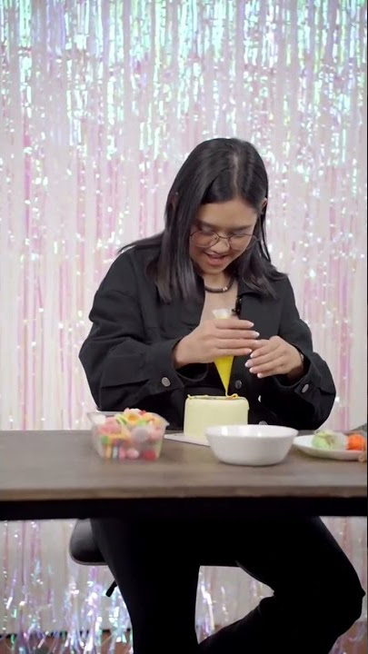 Hias kue sambil bedah lyric #MUNAFIK ✔️ Malam ini ya guys! #Shorts