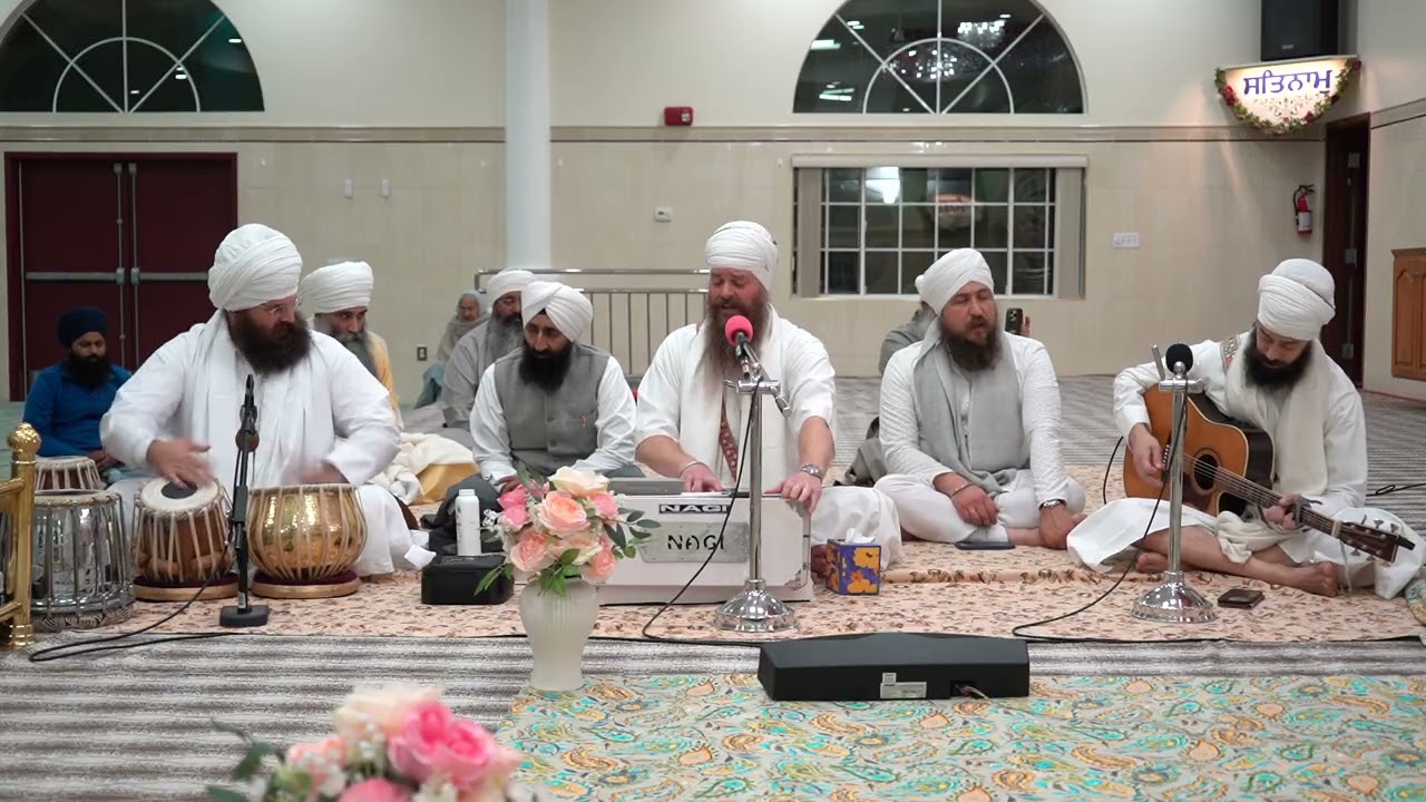 ਮਿਤ੍ਰ ਪਿਆਰੇ ਨੂੰ ਹਾਲੁ ਮੁਰੀਦਾਂ ਦਾ ਕਹਣਾ ॥