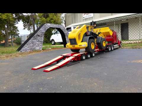 CSMI WL 870 rc wheel loader on Goldhofer stepdeck