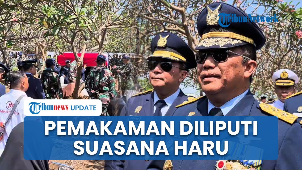 Inspektur Upacara Tak Kuasa Tahan Air Mata saat Pimpin Prosesi Pemakaman Marsda Fajar Adrianto