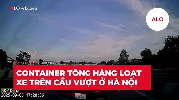 Xe container bất ngờ tông hàng loạt ô tô con trên cầu vượt ở Hà Nội