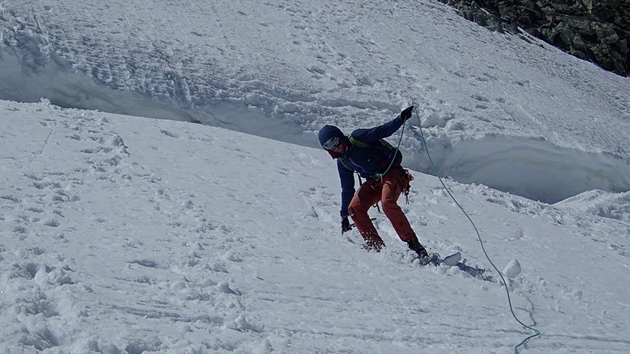Passage de la rimaye de la Barre des Ecrins - YouTube