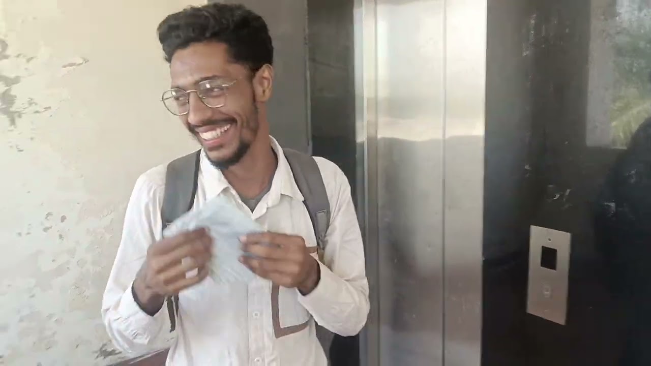 Ye ajj dubara lift mai agiya 😂