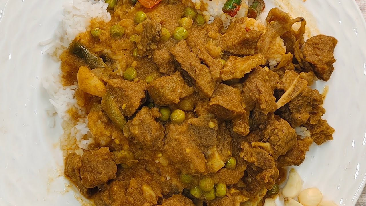 Eating mutton with green peas curry vs beans fry and soya beans pickle 🤤😋