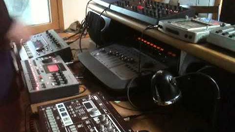 Elektron MachineDrum + Access Virus C + Roland Mc-303 + Dave Smith Evolver