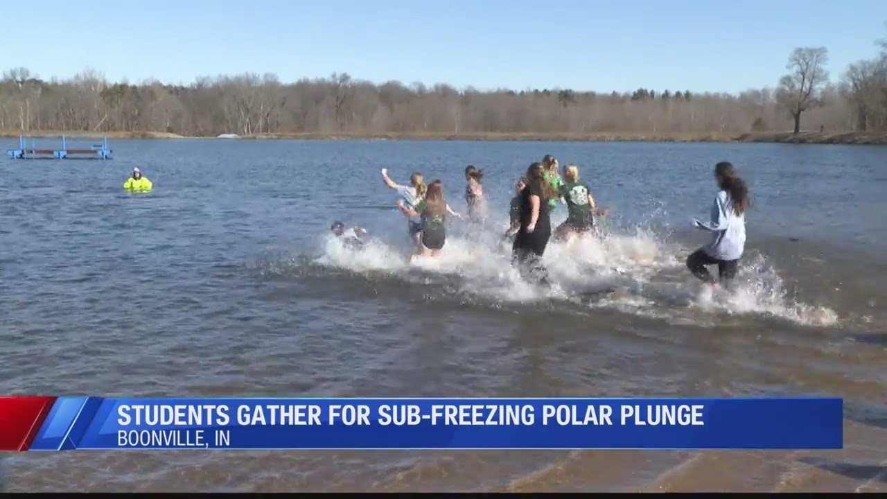 Students take Polar Plunge in frigid conditions - YouTube