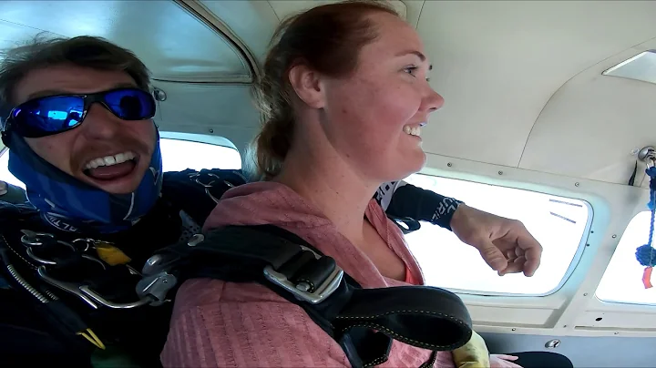 Cassandra Lawrence - Tandem Skydiving Video - Skyd...