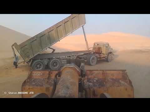 بناء لودر عجلات جدار على طريق نقل المحجر