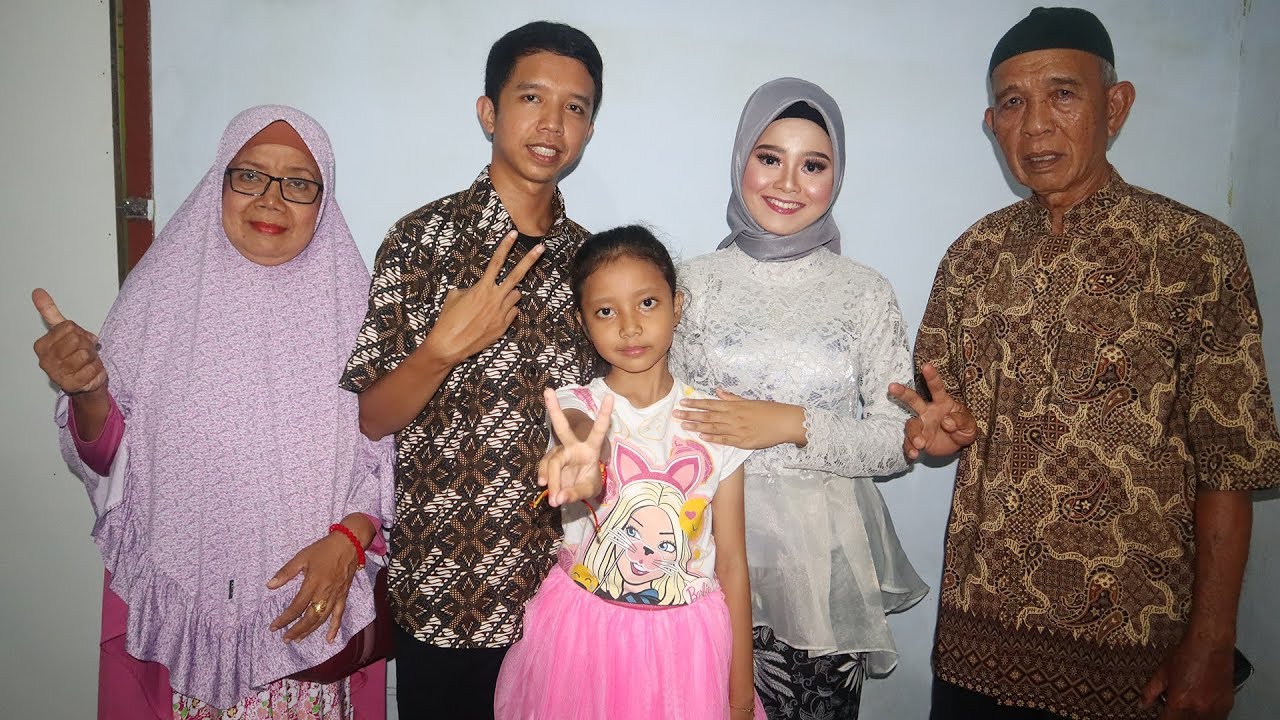 Novelian Ikut Acara Tunangan Abang Aseng