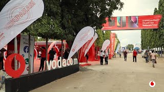 Mkurugenzi wa Huduma za Kidigitali Nguvu Kamando akiwakaribisha kwenye banda la Vodacom Sabasaba
