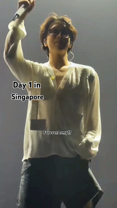 He looking very Hot🔥Day1 in singapore #jhope #hopeonthestage #singapore #subscribe #viral #short